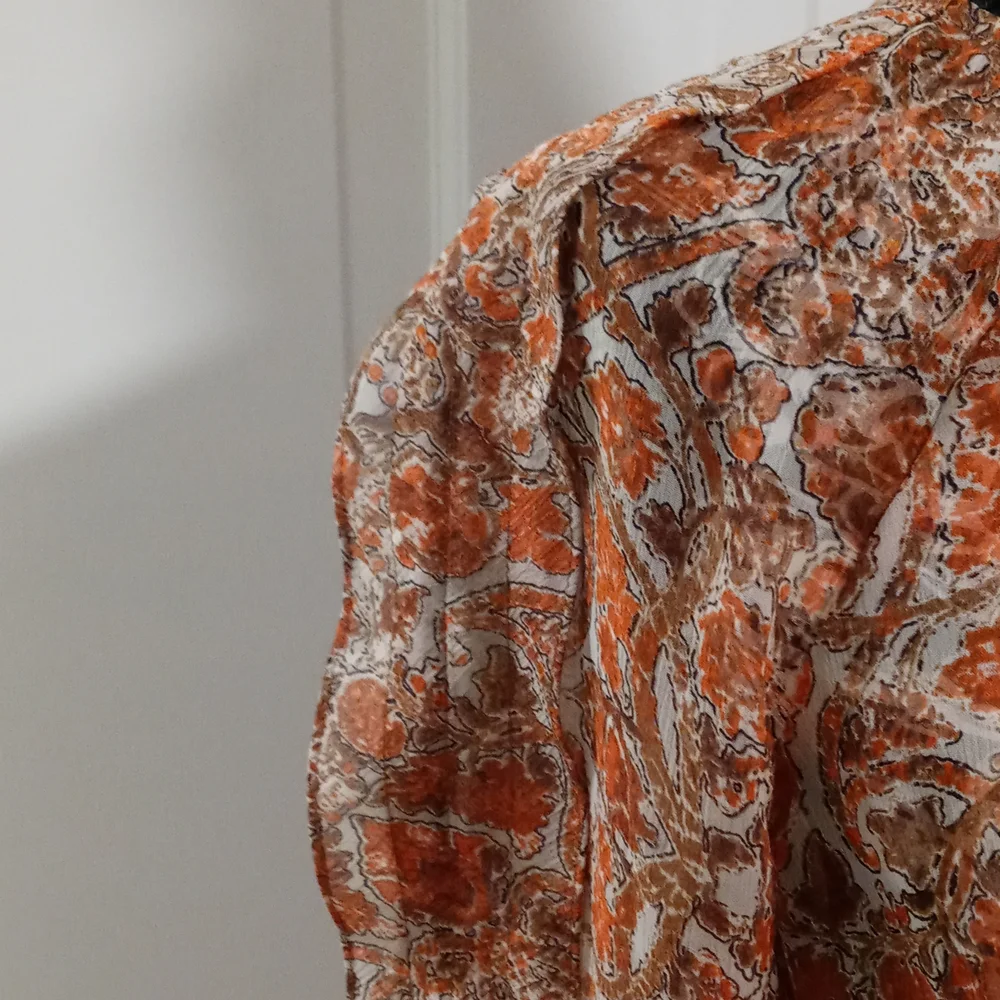 🆕 Antonio Melani - Sheer Floral Ruffled Top - Picture 8 of 10